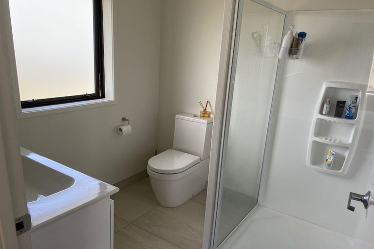 Photo of property in 3 Fred White Drive, Kumeu, 0810