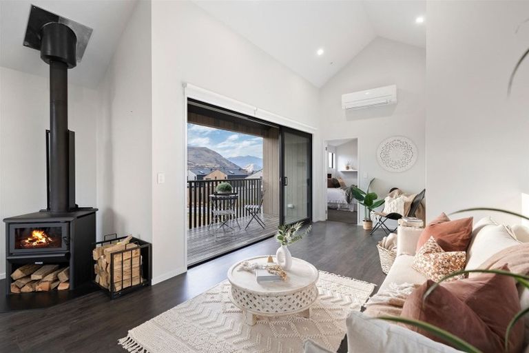 Photo of property in 21 Soudley Court, Jacks Point, Queenstown, 9371