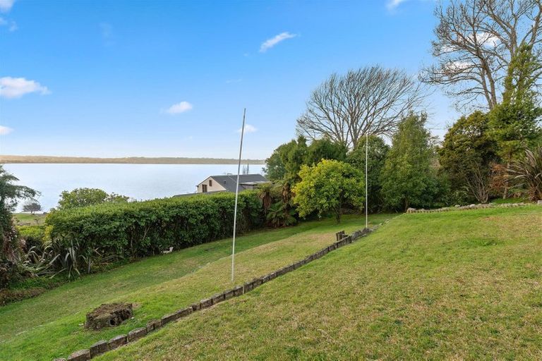 Photo of property in 7a Naera Place, Kawaha Point, Rotorua, 3010