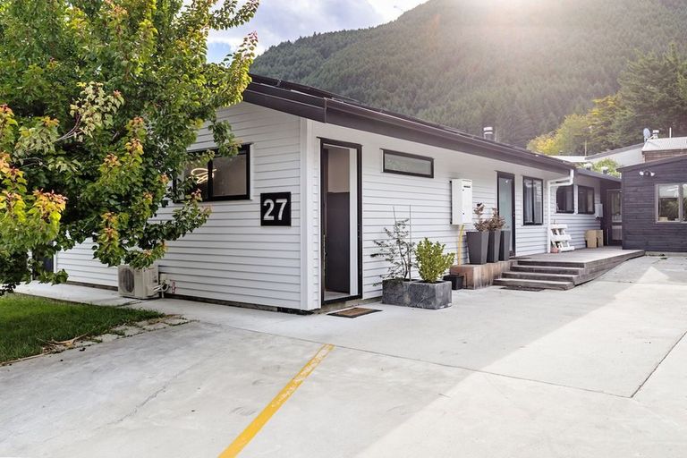 Photo of property in 27 Watts Road, Fernhill, Queenstown, 9300