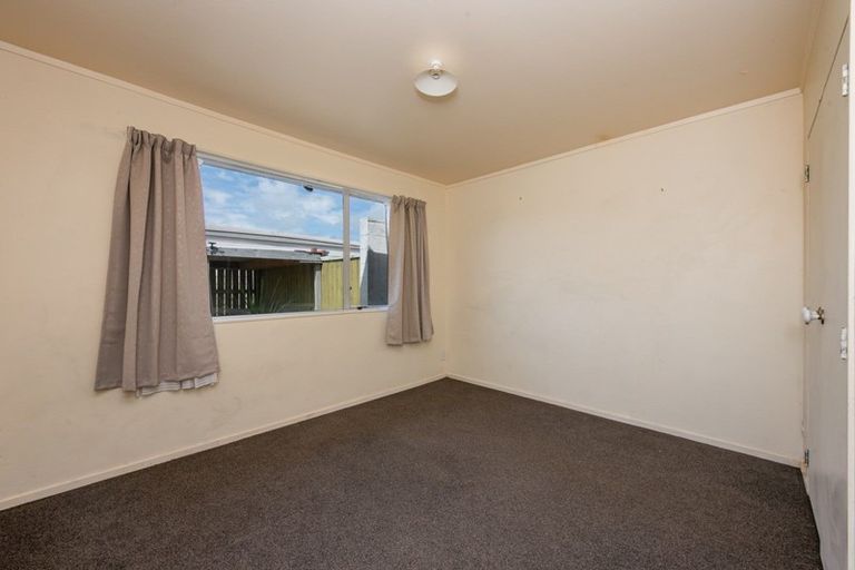 Photo of property in 2a Colchester Crescent, Newlands, Wellington, 6037