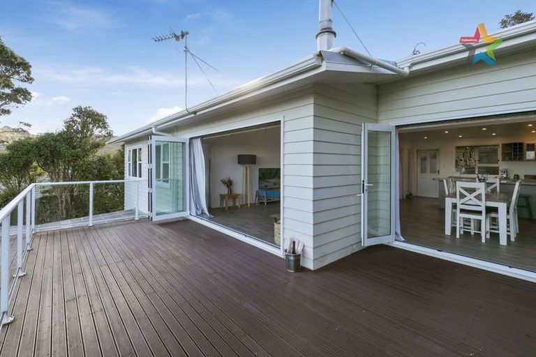 Photo of property in 35 Titiro Moana Road, Korokoro, Lower Hutt, 5012