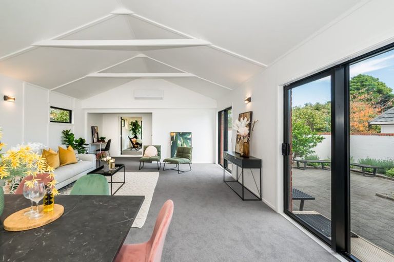 Photo of property in 10 Kakariki Grove, Waikanae, 5036