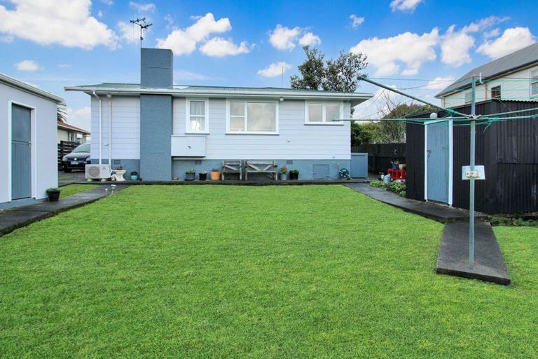 Photo of property in 13 Russell Street, Marton, 4710