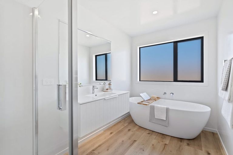 Photo of property in 10 Korimako Lane, One Tree Point, 0118