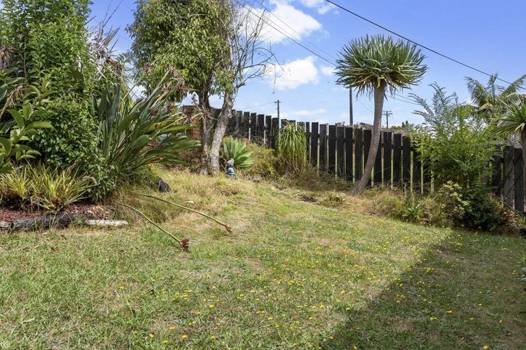 Photo of property in 71 Jaemont Avenue, Te Atatu South, Auckland, 0610