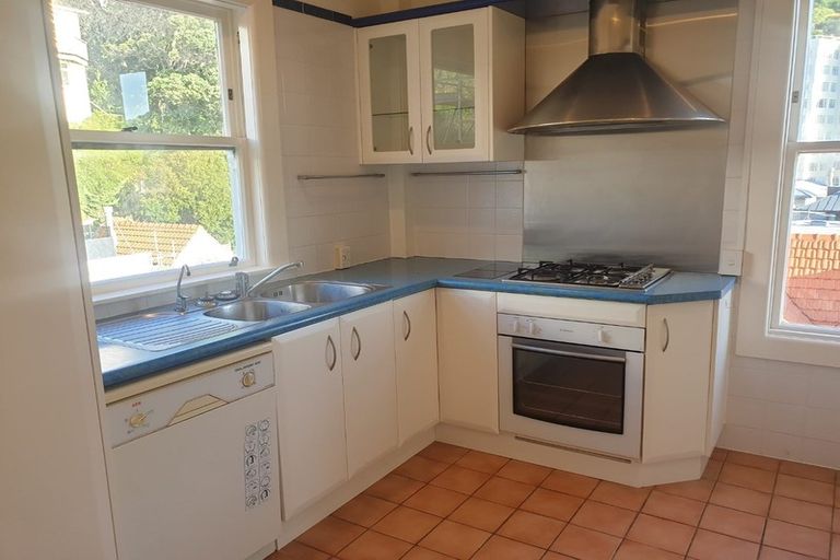 Photo of property in Inverleith Apartments, 5/306 Oriental Parade, Oriental Bay, Wellington, 6011