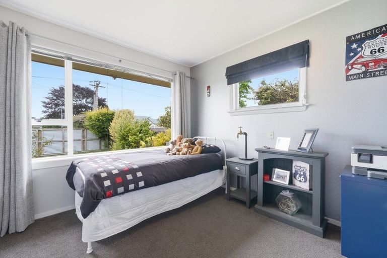 Photo of property in 83 Englefield Road, Northwood, Christchurch, 8051