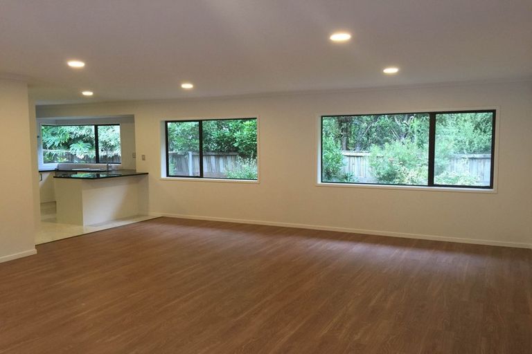 Photo of property in 14 Loloma Drive, Half Moon Bay, Auckland, 2012