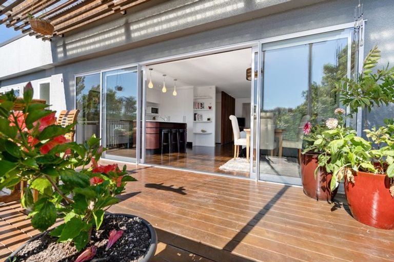 Photo of property in 19 Alberta Road, Glen Avon, New Plymouth, 4312