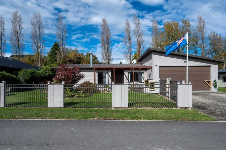 Photo of property in 110 Kinloch Road, Kinloch, Taupo, 3377