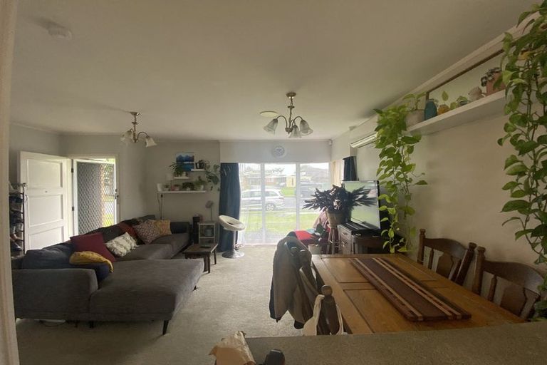 Photo of property in 1/4 Norman Spencer Drive, Papatoetoe, Auckland, 2104