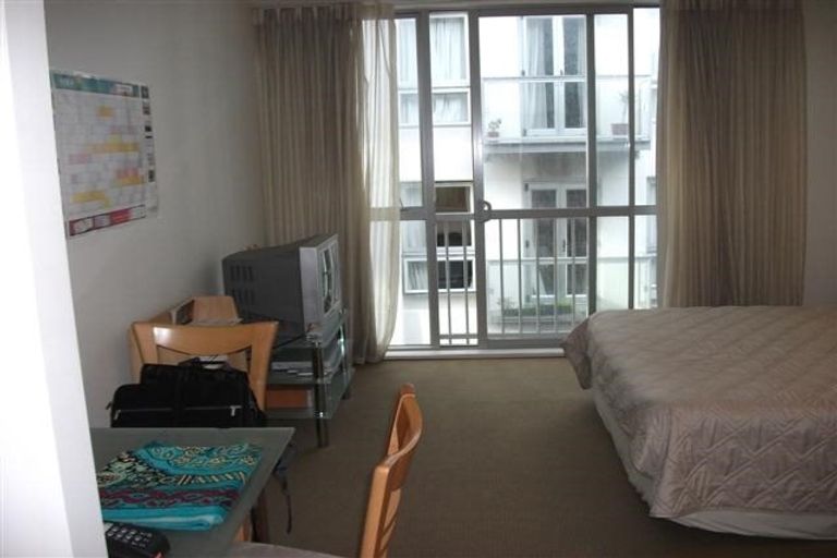 Photo of property in Terrace Heights Apartments, 2/163p The Terrace, Wellington Central, Wellington, 6011