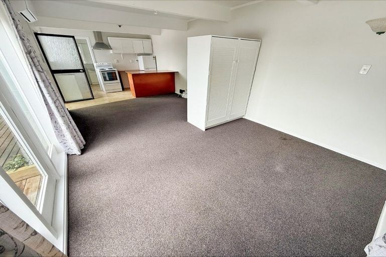 Photo of property in 10 Queens Drive, Kilbirnie, Wellington, 6022