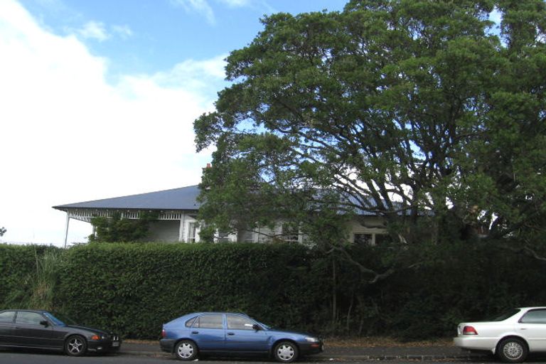 Photo of property in 160-162 Hinemoa Street, Birkenhead, Auckland, 0626