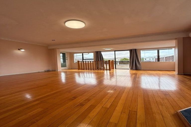 Photo of property in 60 Orams Road, Hillpark, Auckland, 2102