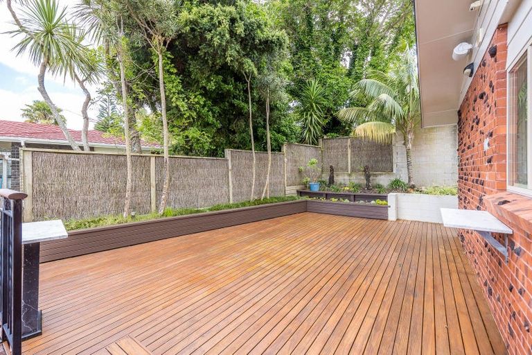 Photo of property in 9a Pendene Place, Forrest Hill, Auckland, 0620