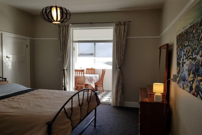Photo of property in Devonport Apartments, 37/127 Saint Aubyn Street, New Plymouth, 4310