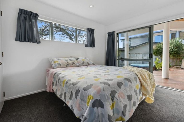 Photo of property in 2/89 Knights Road, Rothesay Bay, Auckland, 0630