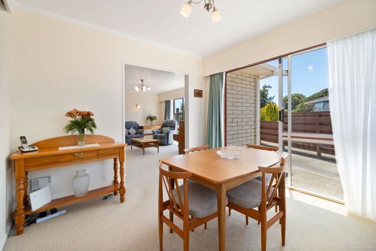 Photo of property in 18 Palliser Place, Milson, Palmerston North, 4414