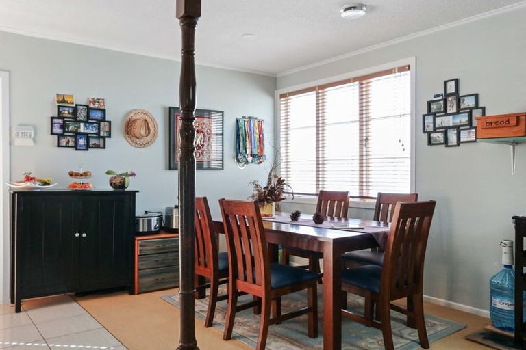 Photo of property in 1 Marewa Street, Te Atatu South, Auckland, 0610