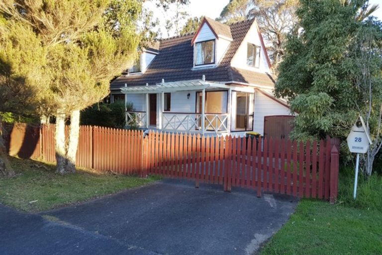 Photo of property in 28 Sunward Rise, Glenfield, Auckland, 0629