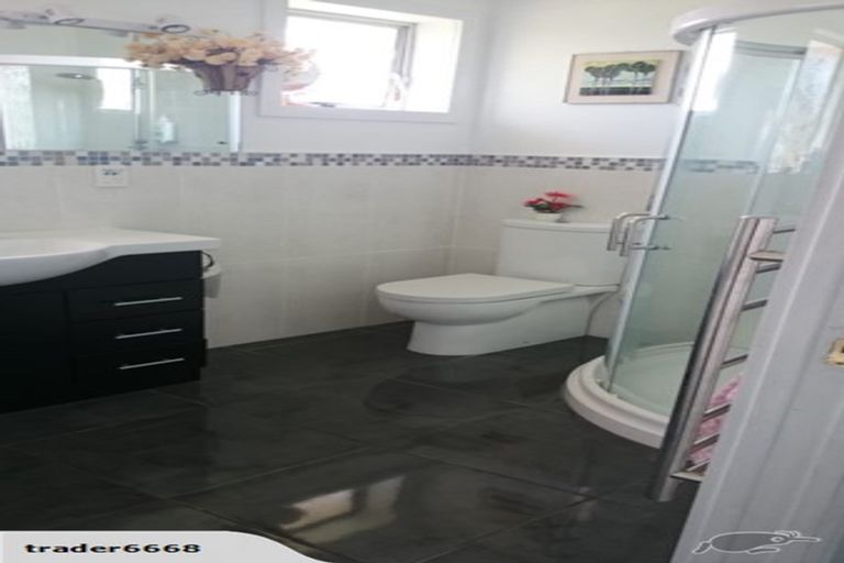 Photo of property in 2/86 Weatherly Road, Torbay, Auckland, 0630