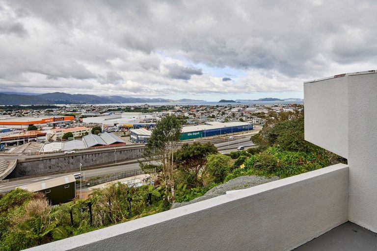 Photo of property in 20 Magnolia Grove, Maungaraki, Lower Hutt, 5010