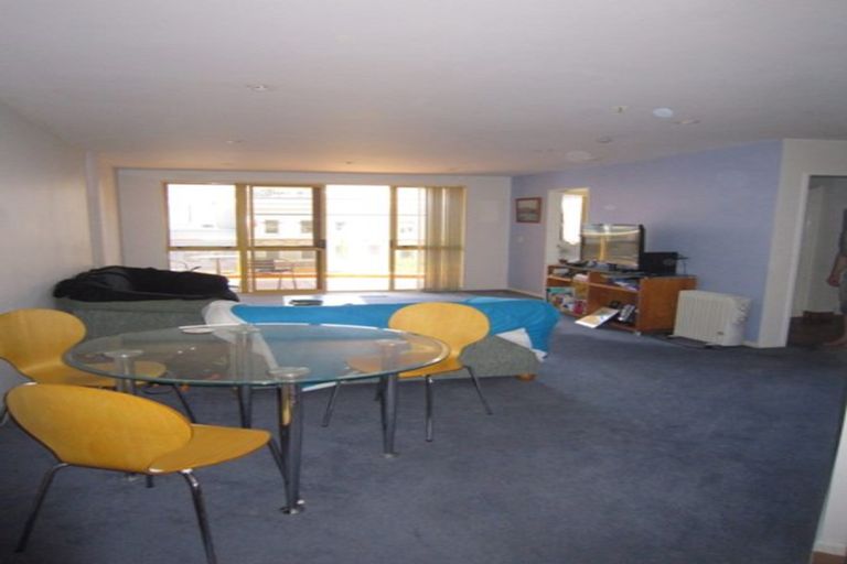 Photo of property in 4b/5 Kent Terrace, Mount Victoria, Wellington, 6011