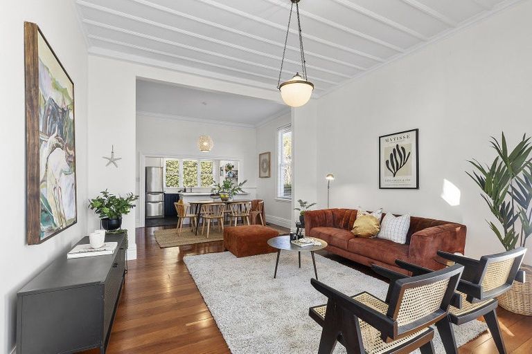 Photo of property in 11 Nevay Road, Miramar, Wellington, 6022