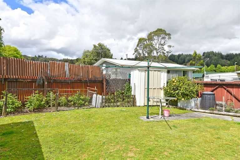 Photo of property in 4 Speargrass Grove, Timberlea, Upper Hutt, 5018