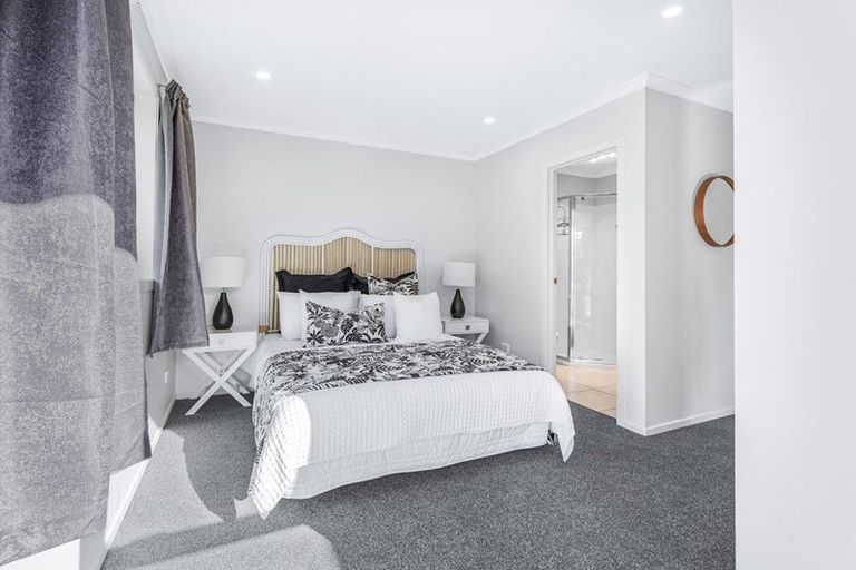 Photo of property in 2/23 Montgomery Crescent, Bader, Hamilton, 3206