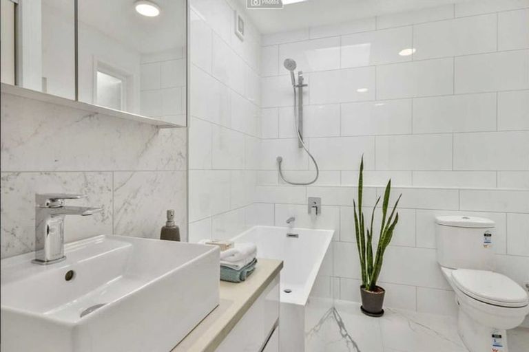 Photo of property in 3/68 Braemar Road, Castor Bay, Auckland, 0620