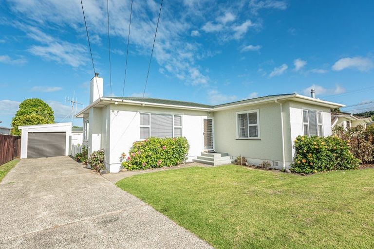 Photo of property in 203 Cornfoot Street, Castlecliff, Whanganui, 4501