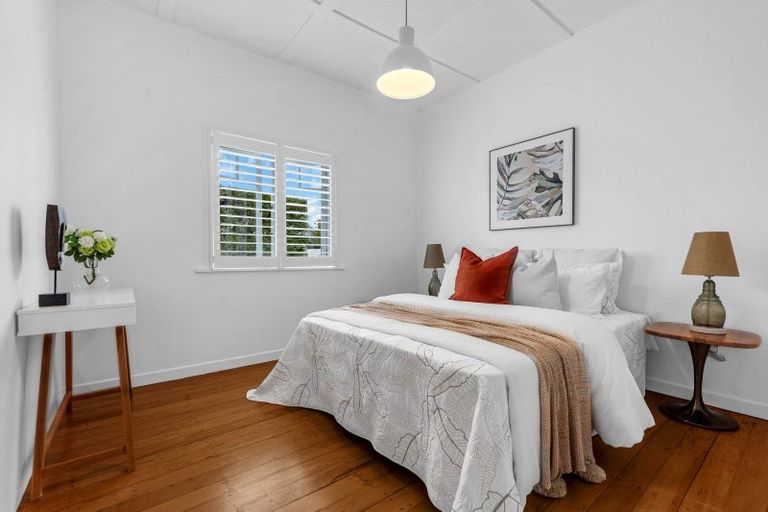 Photo of property in 1/10 Merani Street, Narrow Neck, Auckland, 0622