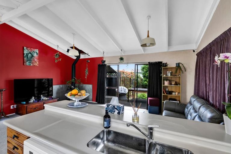 Photo of property in 376 South Road, Omata, New Plymouth, 4374