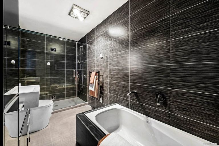 Photo of property in 9 Gwendoline Avenue, Te Atatu Peninsula, Auckland, 0610