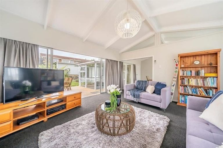 Photo of property in 86 Tirohanga Road, Tirohanga, Lower Hutt, 5010