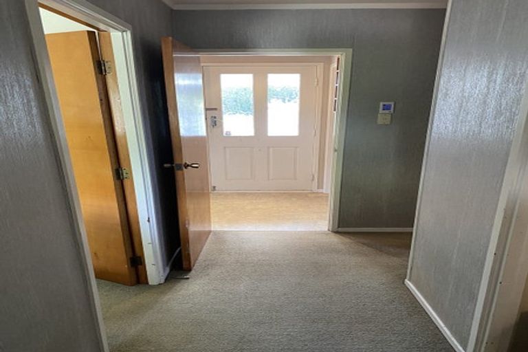 Photo of property in 44 Easton Park Parade, Glenfield, Auckland, 0629