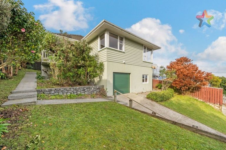 Photo of property in 102 Dowse Drive, Maungaraki, Lower Hutt, 5010