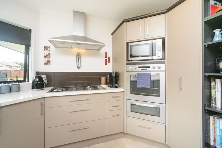 Photo of property in 14 Tennyson Avenue, Kelvin Grove, Palmerston North, 4414