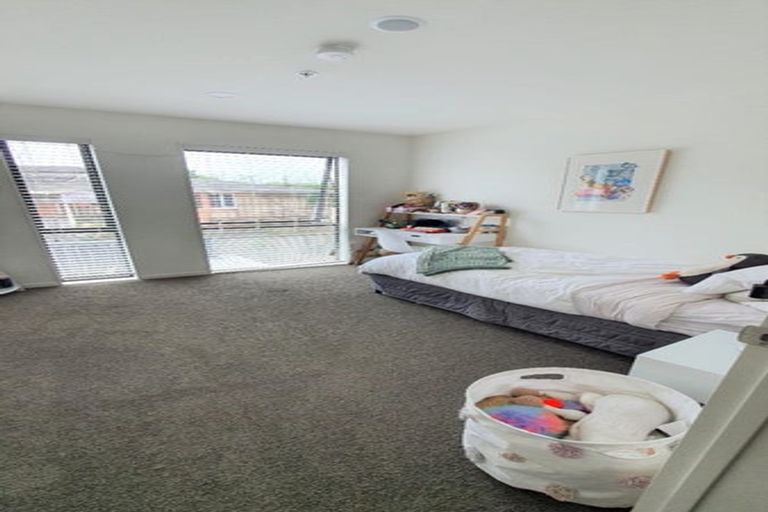 Photo of property in 7 Waru Lane, Te Atatu Peninsula, Auckland, 0610