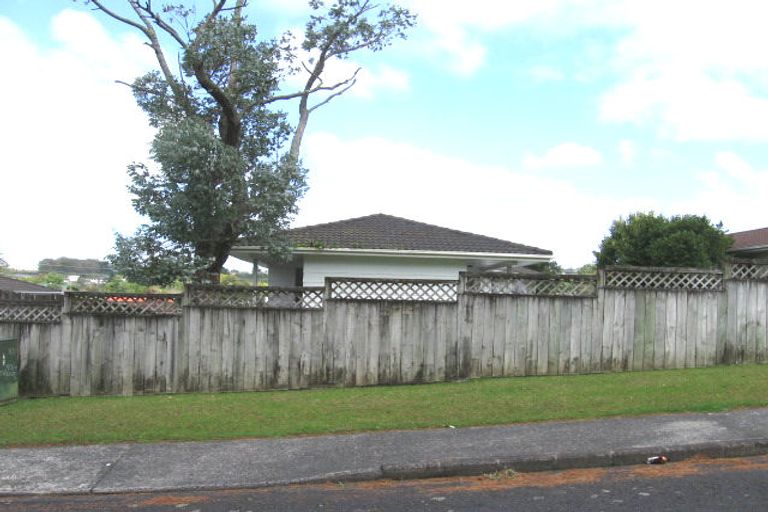 Photo of property in 3 Vallance Place, Massey, Auckland, 0614