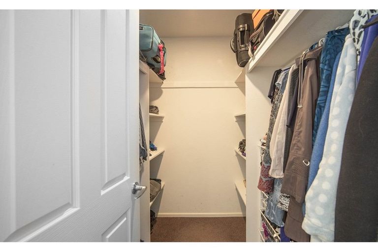 Photo of property in 4 The Oval, Hillmorton, Christchurch, 8024