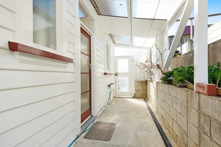 Photo of property in 36 Avon Street, Island Bay, Wellington, 6023