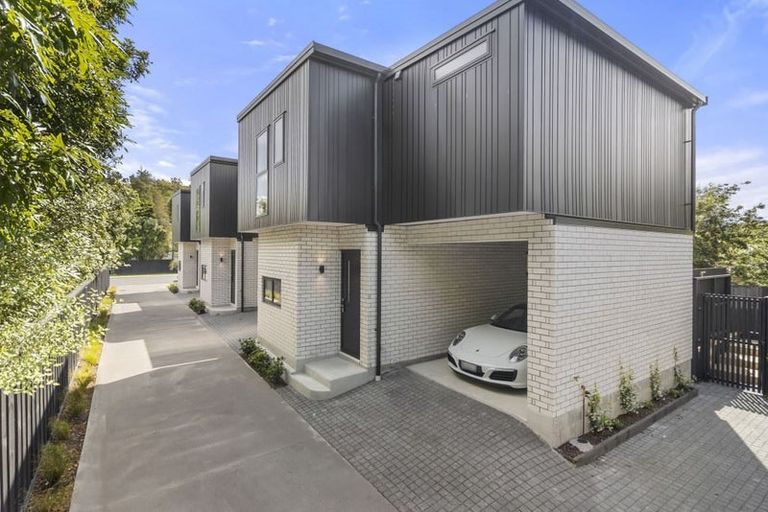 Photo of property in 5c Hillcrest Avenue, Hillcrest, Auckland, 0627