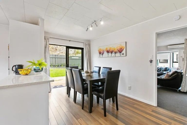 Photo of property in 2/1 Landsdale Place, Massey, Auckland, 0614
