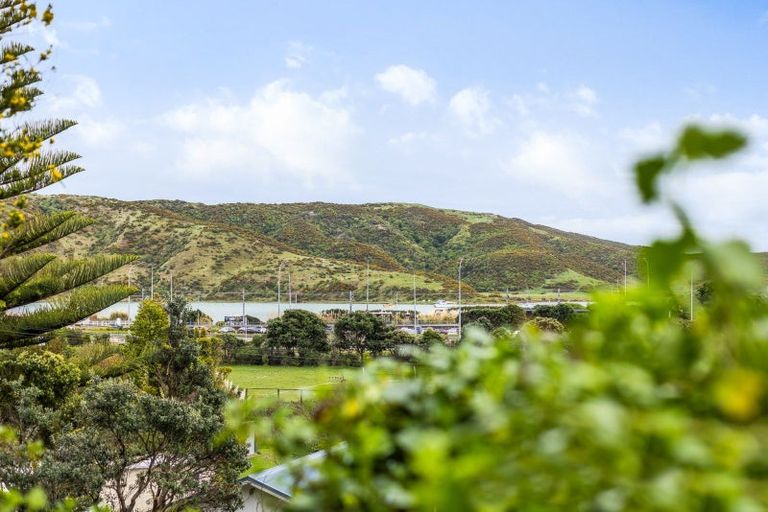 Photo of property in 18 Paremata Crescent, Paremata, Porirua, 5024