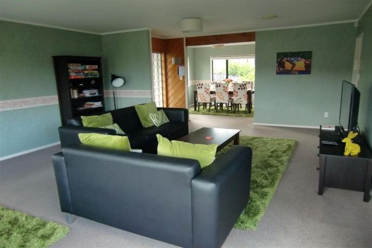 Photo of property in 7 Larsen Place, Merrilands, New Plymouth, 4312