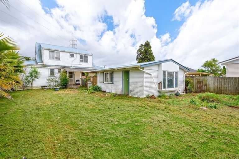 Photo of property in 31 Cobham Crescent, Kelston, Auckland, 0602